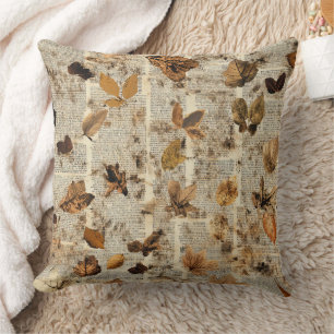 Coussin Feuilles rustiques d'automne sur un journal vintag