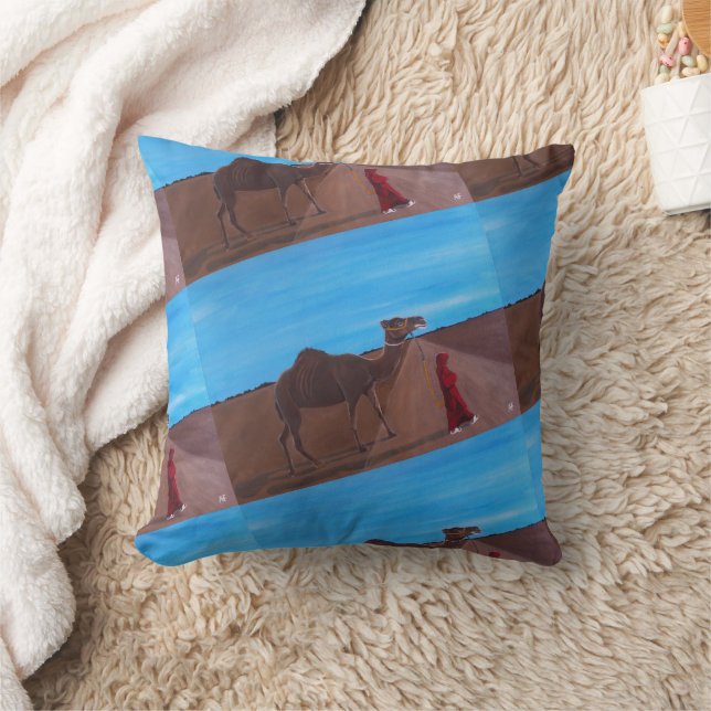 Coussin Fille au tableau du chameau par Alfred Fox (Couverture)