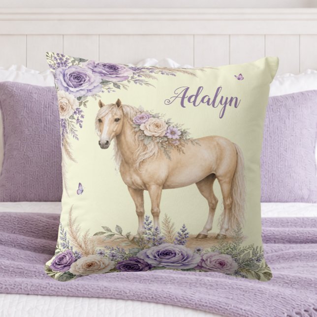 Coussin Fille Rose Jaune Violet Cheval Monogramme (Créateur téléchargé)