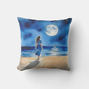 Coussin Fille sur la plage sous une Pleine lune