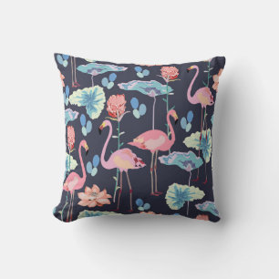 Coussin Flamants roses entourés de fleurs de lotus et pro
