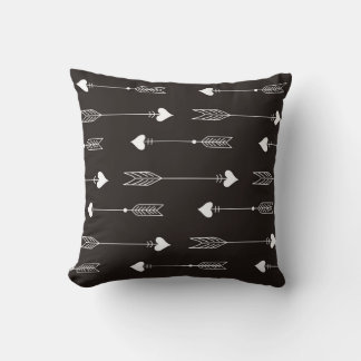 Coussin Flèches, coeurs, motif vintage abstrait.