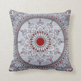 Coussin Fleur assez grise et rouge tirée par la main de