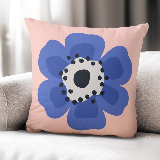 Coussin Fleur bleue rose (Blue flower light pink throw pillow)