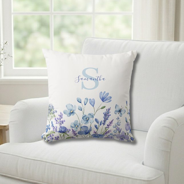 Coussin  Fleur Bleue Sauvage Monogramme Nom Aquarelle  (Créateur téléchargé)