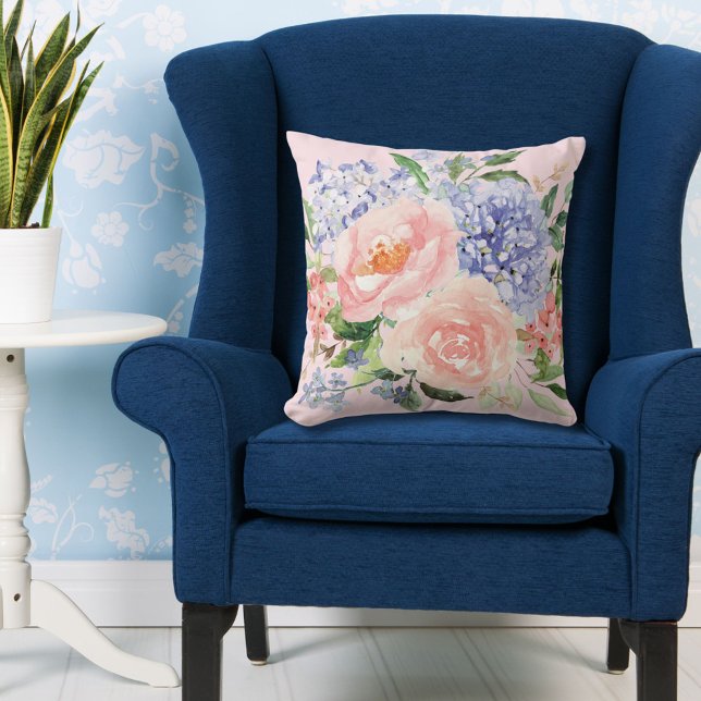 Coussin Fleur d'aquarelle bleue rose Hydrangea Pivoine Flo (in situ)