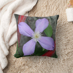 Coussin Fleur de clématite lavande unique