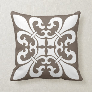 Coussin Fleur de lis Symbols dans le blanc sur le Taupe
