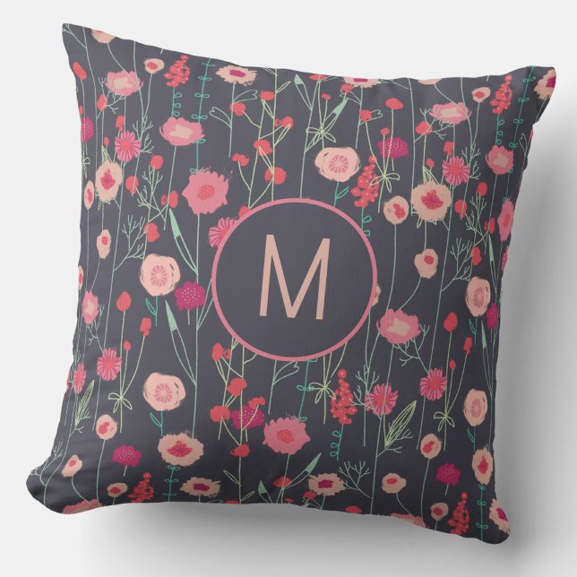 Coussin Fleur de monogramme foncée (Monogram initial personalized dark floral wildflower throw pillow)