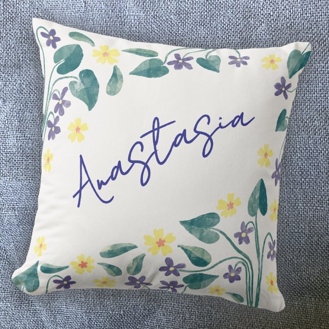 Coussin Fleur de naissance de février Violet Primrose Pers (February birth month flower personalized script name watercolor violet primrose art throw pillow)