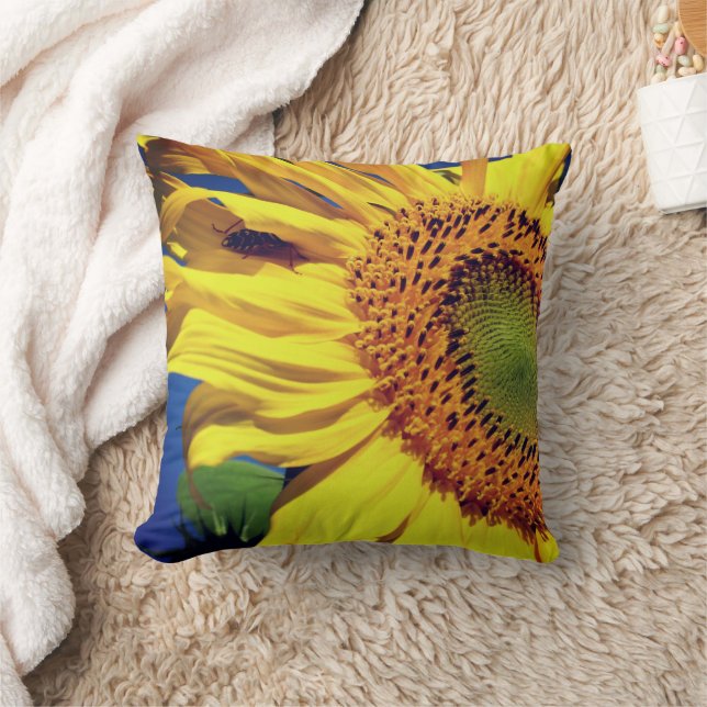 Coussin Fleur De Soleil Jaune Géante Et Ami Des Insectes (Couverture)