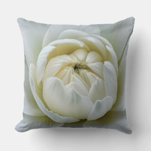 Coussin Fleur Ethérée : Paisible Fleur Blanche Gros plan