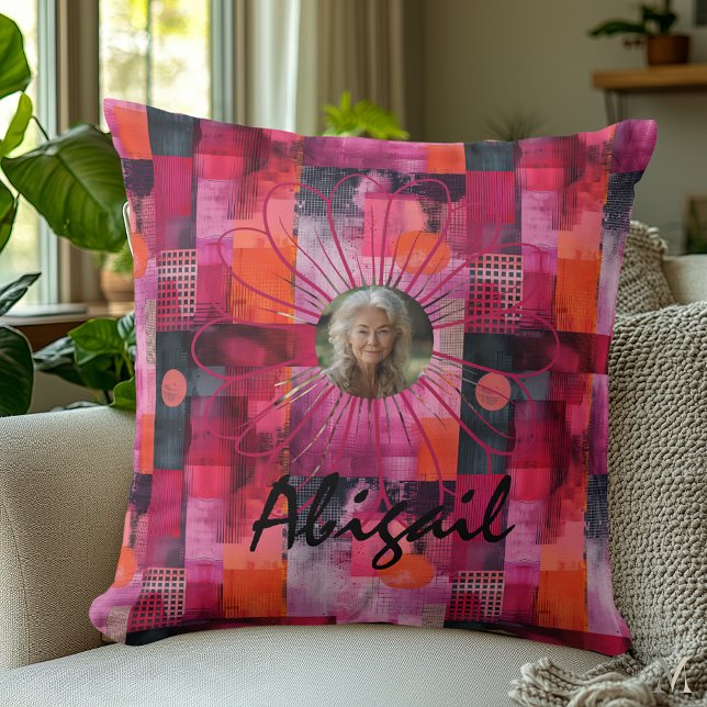 Coussin Fleur géométrique vibrante – Portrait abstrait mod (Créateur téléchargé)