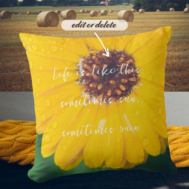 Coussin Fleur jaune brillant après la pluie (Créateur téléchargé)