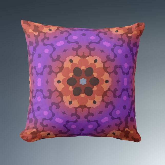 Coussin Fleur Mandala rétro violet et rouge (Créateur téléchargé)