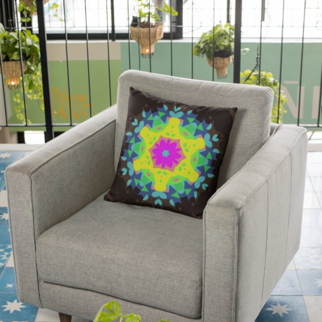 Coussin Fleur Mandala rose jaune et bleu (Créateur téléchargé)