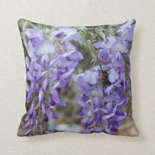 Coussin Fleur pourpre de glycines avec la photo d'abeille