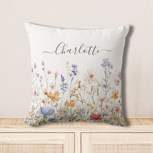 Coussin Fleur Sauvage Colorée Aquarelle Monogramme Élégant (In situ)