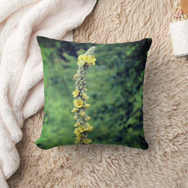 Coussin Fleur sauvage jaune Mullein (Couverture)
