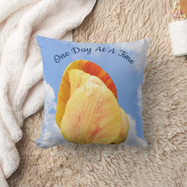 Coussin Fleur Tulipe Un Jour À La Fois Inspirante (Couverture)