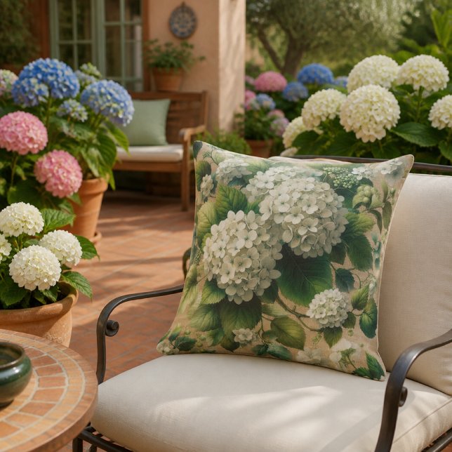 Coussin Fleurs blanches d'hortensia et feuilles vertes  (Créateur téléchargé)