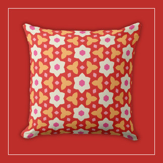 Coussin Fleurs blanches sur fond floral géométrique rouge 