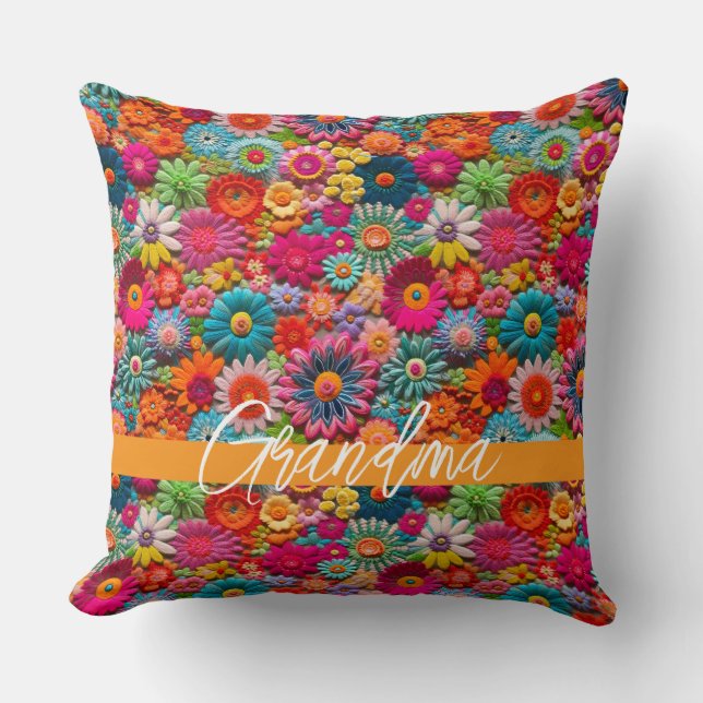 Coussin Fleurs brodées GRANDMA Nom Fun coloré (Recto)