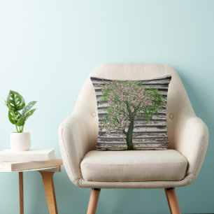 Coussin Fleurs de cerisiers sur bois rustique
