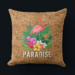 Coussin Fleurs de Flamant rose sur Motif en osier<br><div class="desc">Un flamand rose,  des fleurs tropicales et des feuilles sur motif tressé en osier font des coussins extérieurs élégants. CORRESPONDRE des articles dans notre magasin.</div>