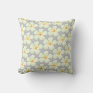 Coussin Fleurs de frangipanier Plumeria blanches sur gris 