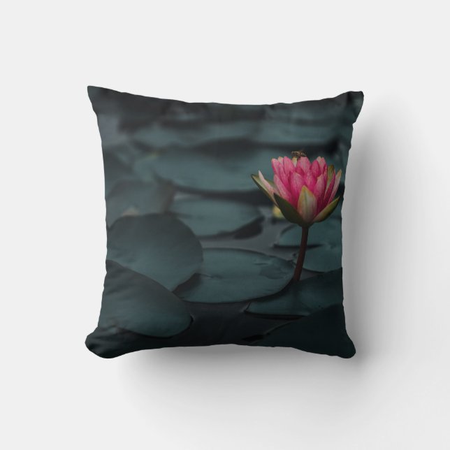 COUSSIN FLEURS DE LOTUS PURPLE SUR L'EAU (Recto)