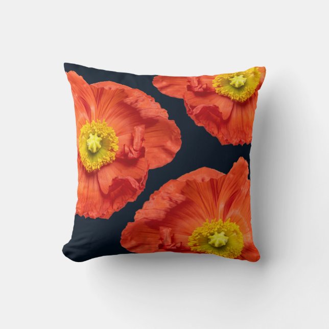 Coussin Fleurs de pavot rouge sur noir. (Recto)
