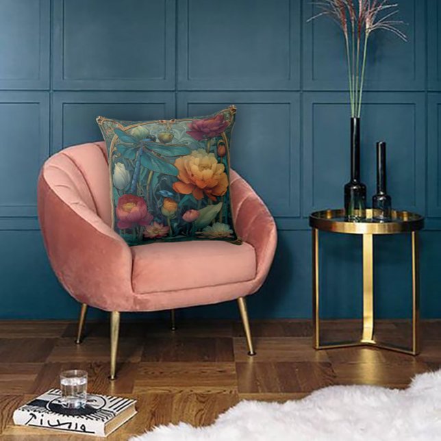 Coussin Fleurs riches aux tons de bijoux et une libellule  (Créateur téléchargé)