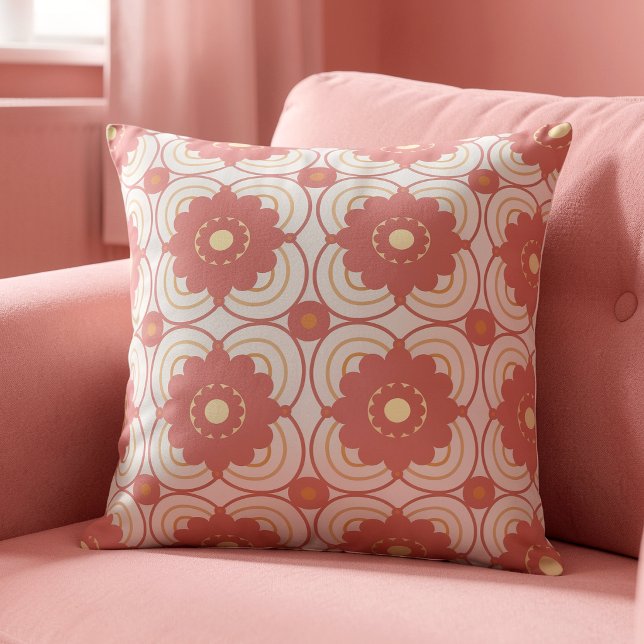 Coussin Fleurs roses corail sur fond crème (Small repeat, soft colors. This coral pillow is all about playful retro detail.)