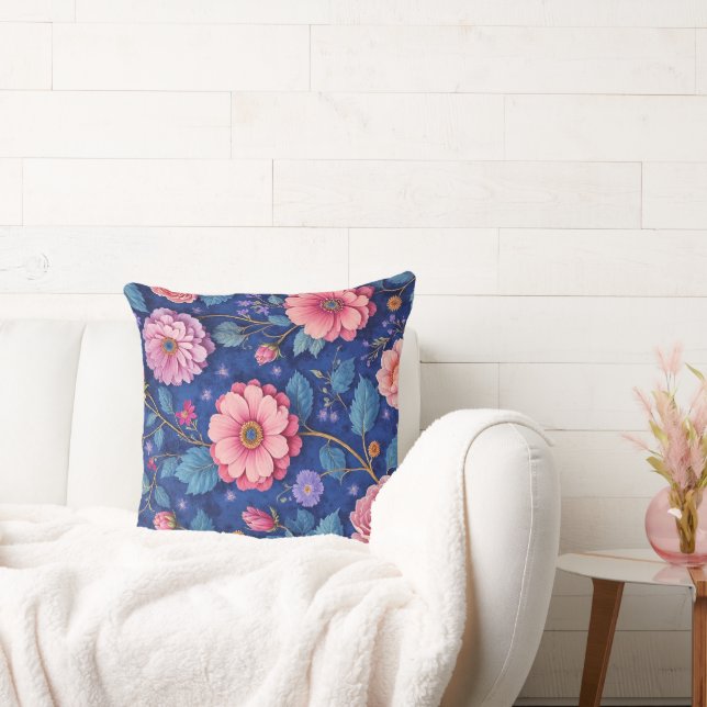 Coussin Fleurs roses sur motif bleu vibrant (Canapé)