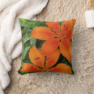 Coussin Fleurs rouges-orange avec feuilles verts