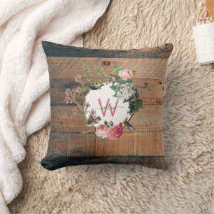Coussin Fleurs Vintages en bois rustique monogrammé