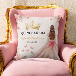 Coussin Floral Blush rose princesse Quinceanera<br><div class="desc">Ajoutez une touche d'élégance à votre célébration avec l'oreiller à lancer Floral Blush Pink Princess Quinceañera. Ce charmant coussin est décoré d'un arrière - plan rose vif et doux, aux motifs floraux délicats, qui s'ajoute parfaitement à une quinceañera à thème princesse. Idéal pour un décor événementiel ou un gardien, cet...</div>
