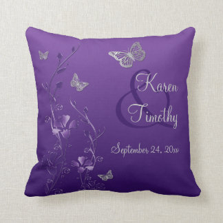 Coussin floral de souvenir de papillon gris