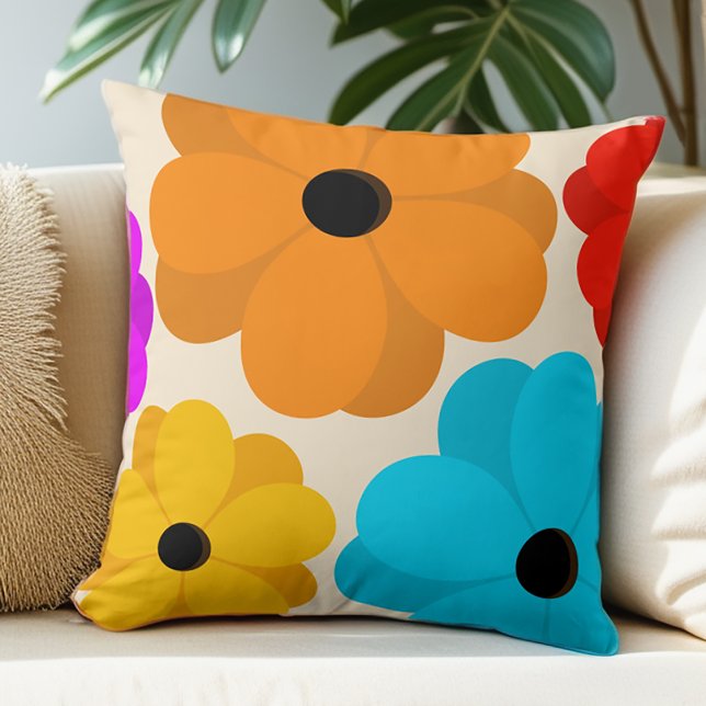 Coussin Floral Fleur Lumineuse Contemporain (Get this colorful floral pillow for your home decor.)