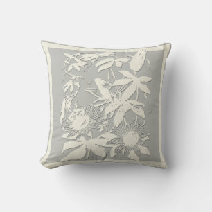 Coussin floral gris et blanc subtil