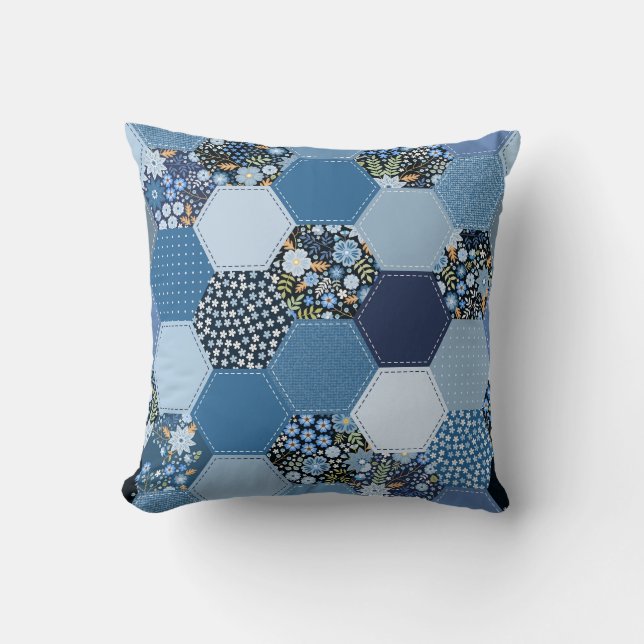 Coussin Floral, patchwork de denim : motif bleu. (Recto)