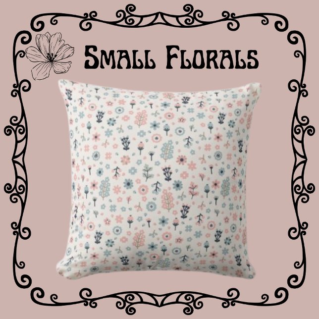 Coussin Flore minuscule rose et bleu sur crème (Créateur téléchargé)