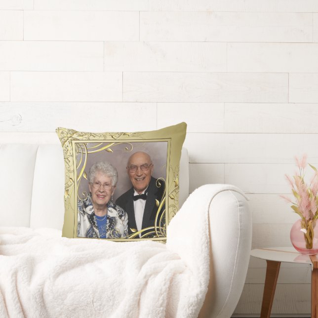 Coussin Flourish Gold 50e Anniversaire de Mariage Photo (Canapé)