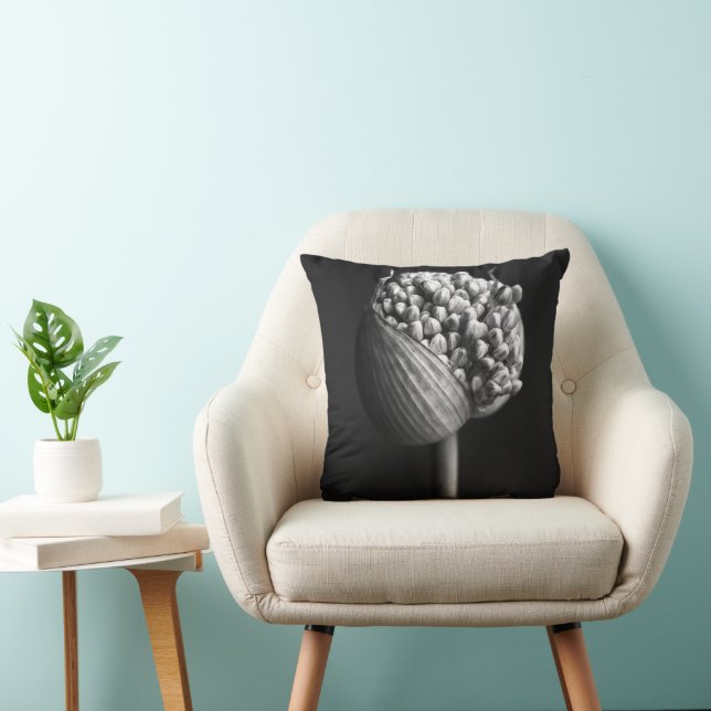 Coussin Flowers | B&W Allium Flower Bud (Chaise)