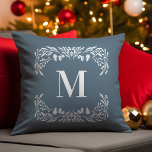 Coussin Foliage d'hiver à la main Monogramme Noël<br><div class="desc">Ce monogramme de Noël jette des oreillers traits dessinés à la main feuillage blanc d'hiver qui encadre le monogramme. Le monogramme apparaît en blanc sur un arrière - plan bleu foncé.</div>