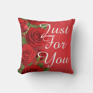 Coussin fond de rose rouge de la Saint-Valentin design rom