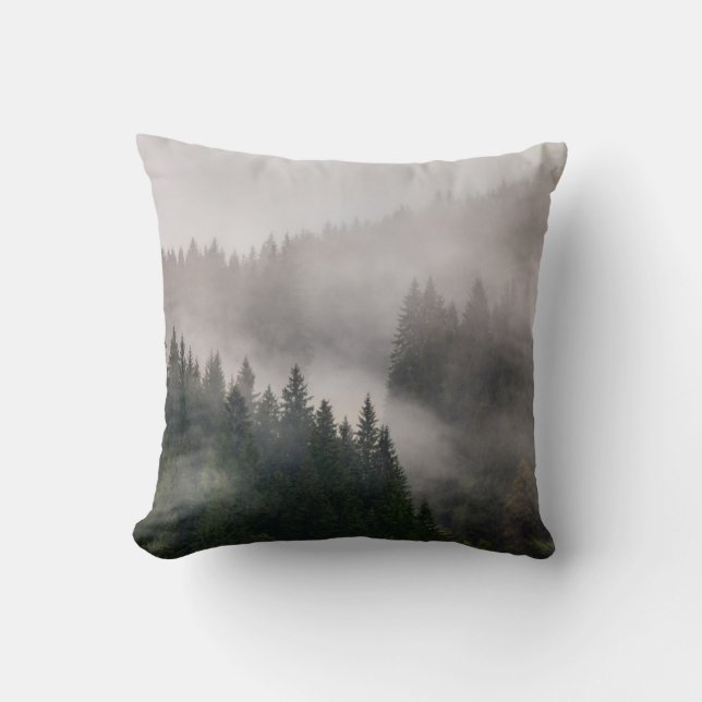 Coussin Forêt Misty dans les montagnes (Recto)
