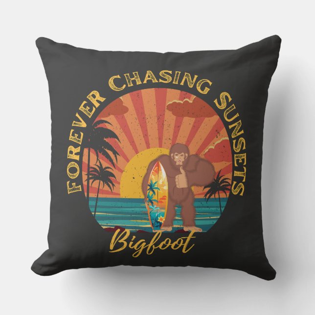 Coussin Forever Chasing Sunsets Bigfoot Surf Noir (Recto)