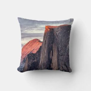 Coussin FORMATION DE ROCHES Brown ET GRIS SOUS DES NUAGES